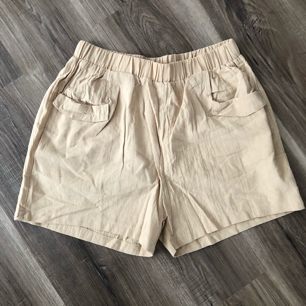 Misslook khaki cream color shorts size large